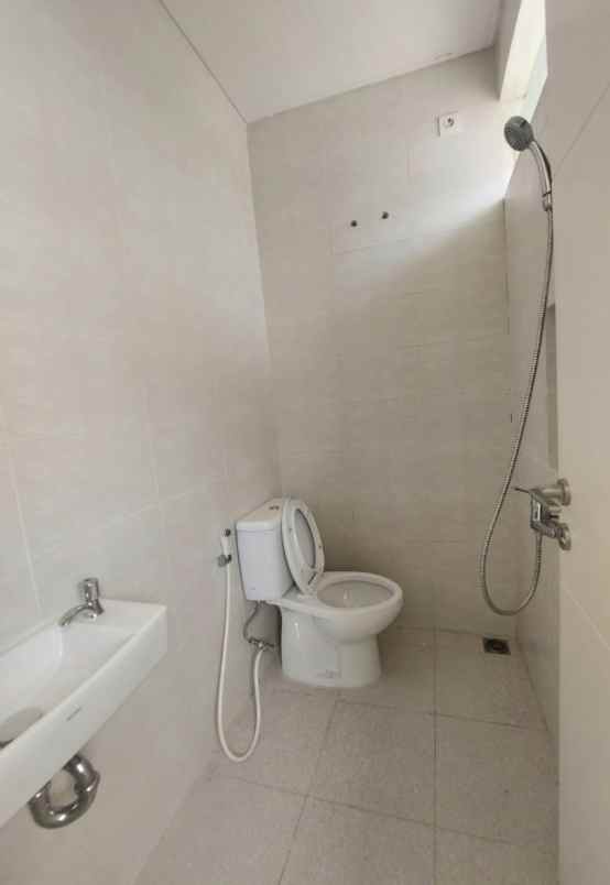 dijual rumah north west hill citraland