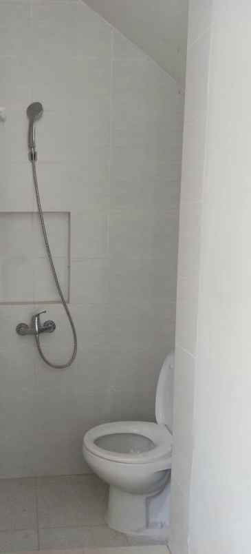 dijual rumah north west hill citraland