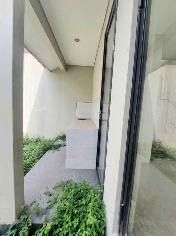 dijual rumah north west hill citraland