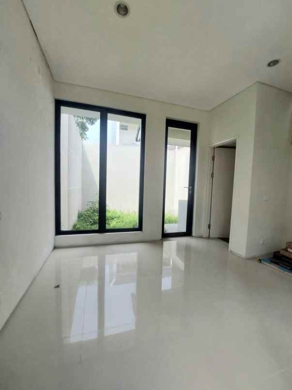 dijual rumah north west hill citraland