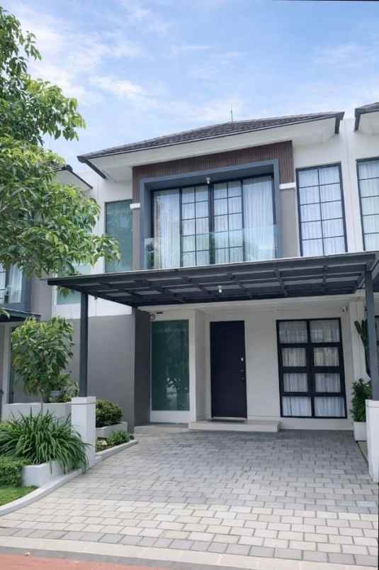 dijual rumah pakuwon city