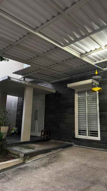 dijual rumah pakuwon city