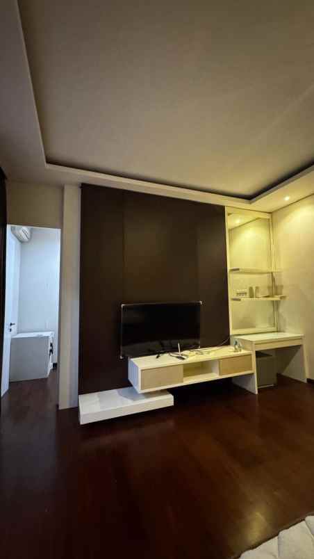 dijual rumah pakuwon city