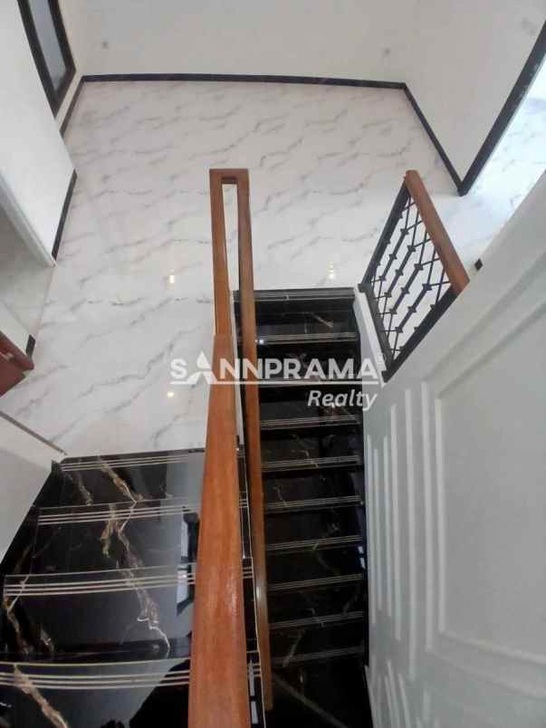 dijual rumah pancoran mas