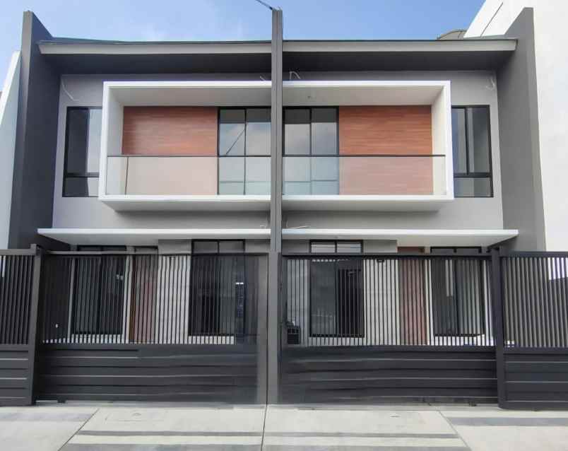dijual rumah perumahan kutisari indah