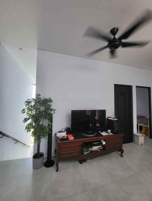 dijual rumah perumahan neo permata