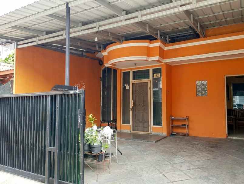 dijual rumah perumahan taman modern
