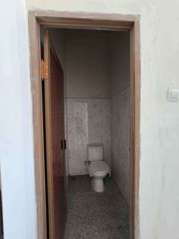 dijual rumah pinggir jalan raya