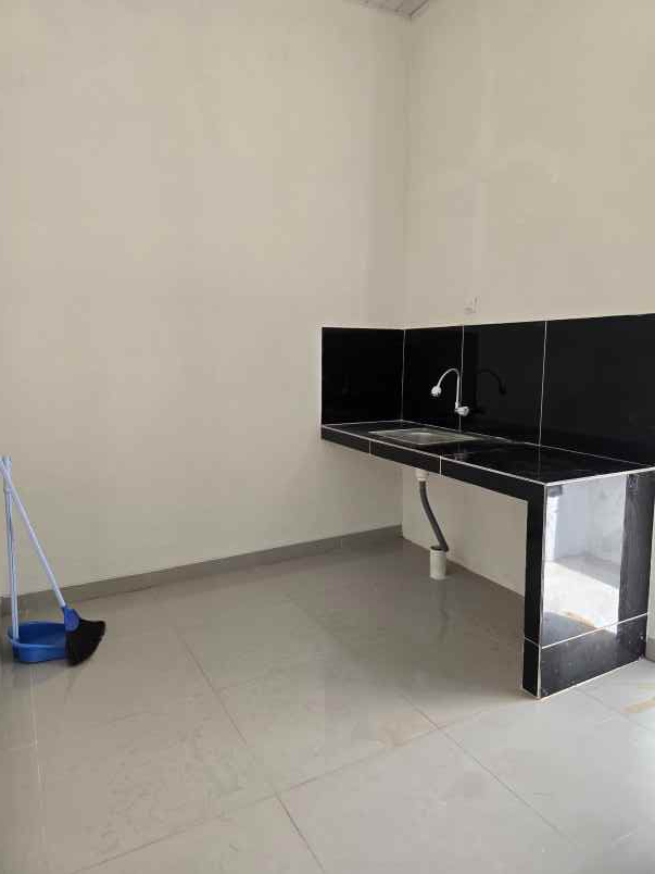 dijual rumah pinggir jalan raya