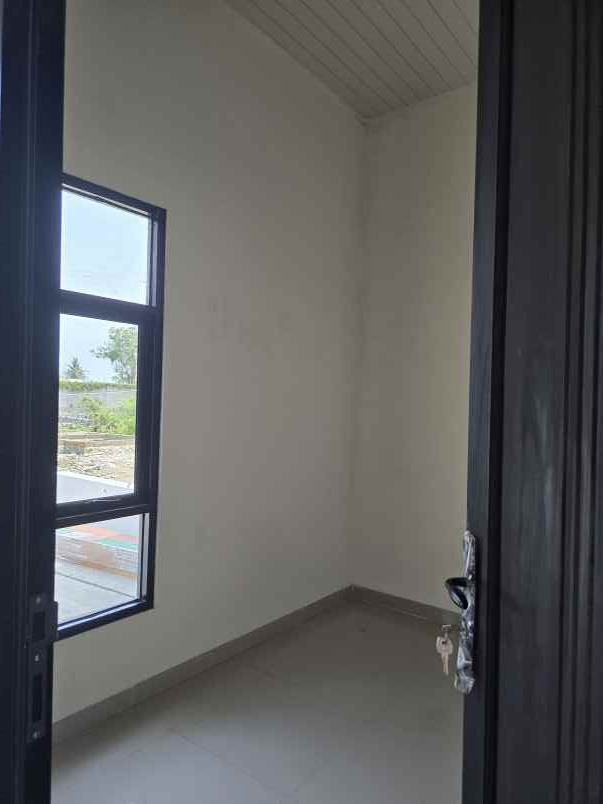 dijual rumah pinggir jalan raya