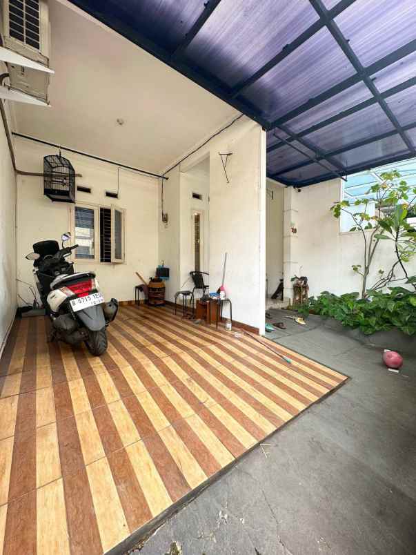dijual rumah pondok kelapa
