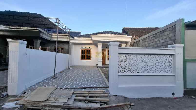 dijual rumah purwomartani