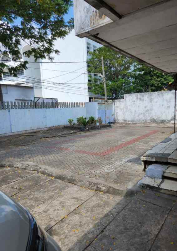 dijual rumah pusat kota jalan sam ratulangi