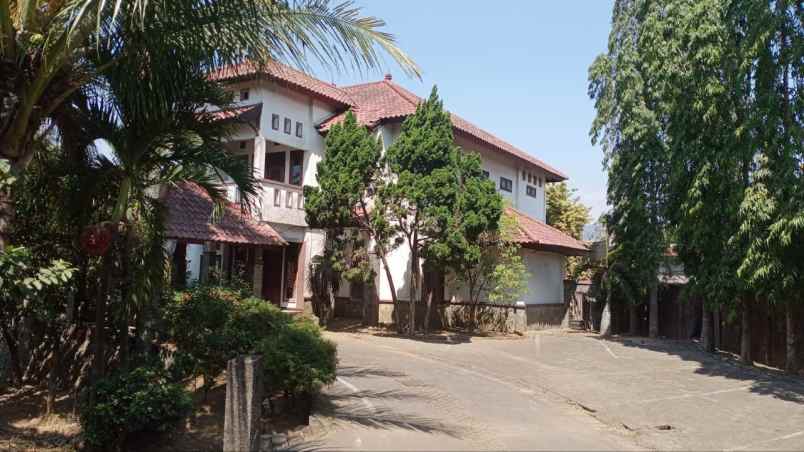 dijual rumah raya parelegi