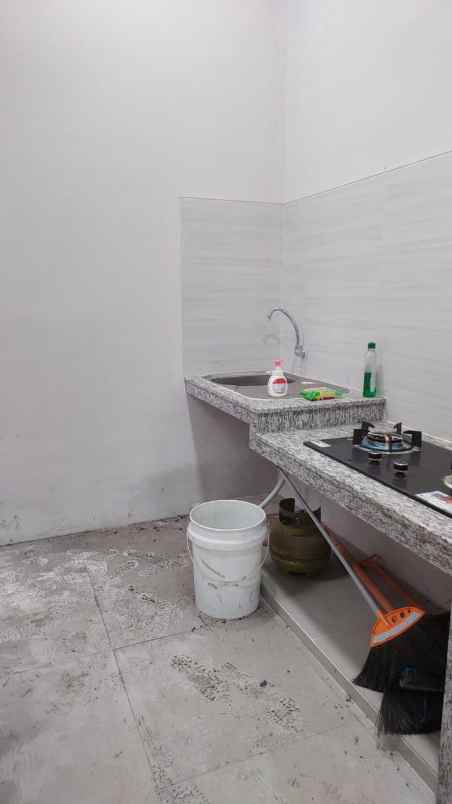 dijual rumah royal residence 2