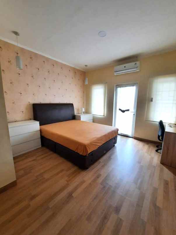 dijual rumah royal residence