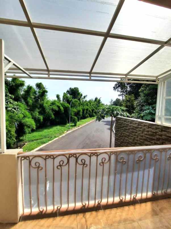 dijual rumah royal residence