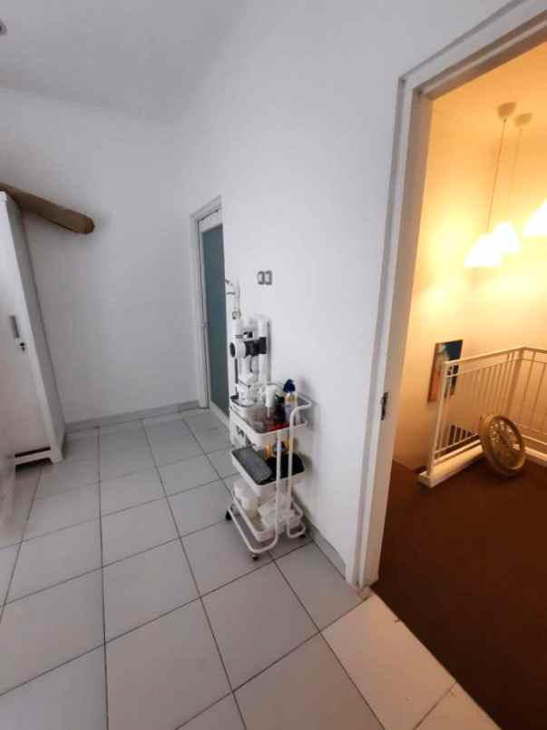 dijual rumah royal residence