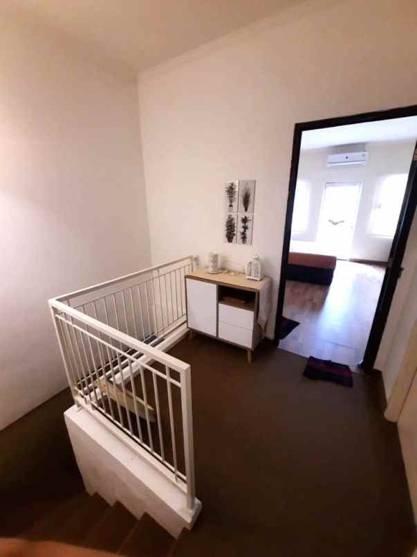 dijual rumah royal residence