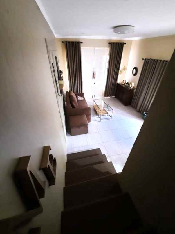dijual rumah royal residence