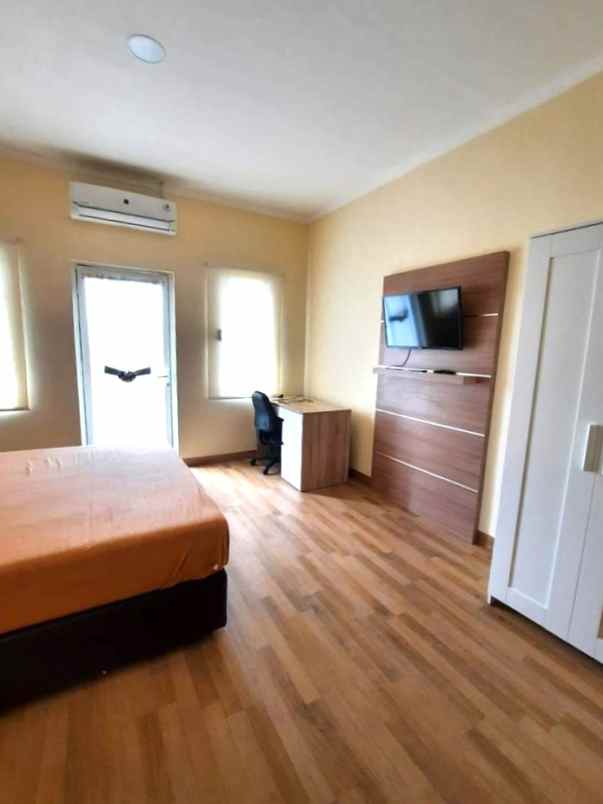 dijual rumah royal residence