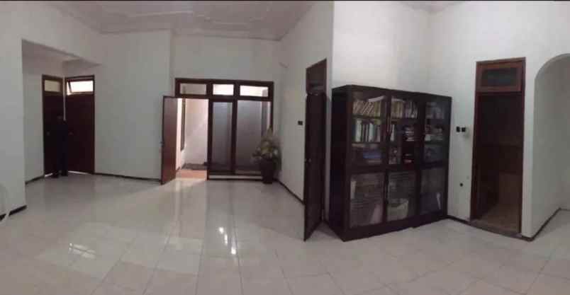 dijual rumah rungkut barata