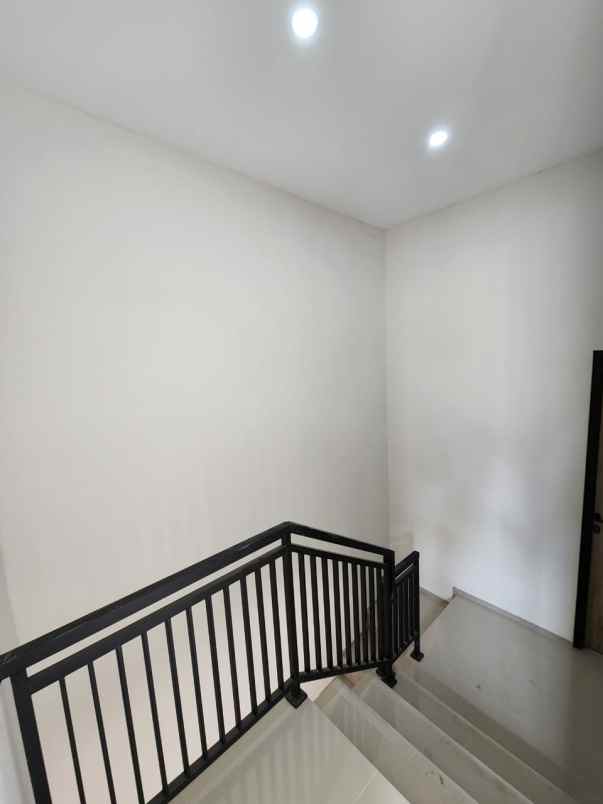 dijual rumah rungkut mapan