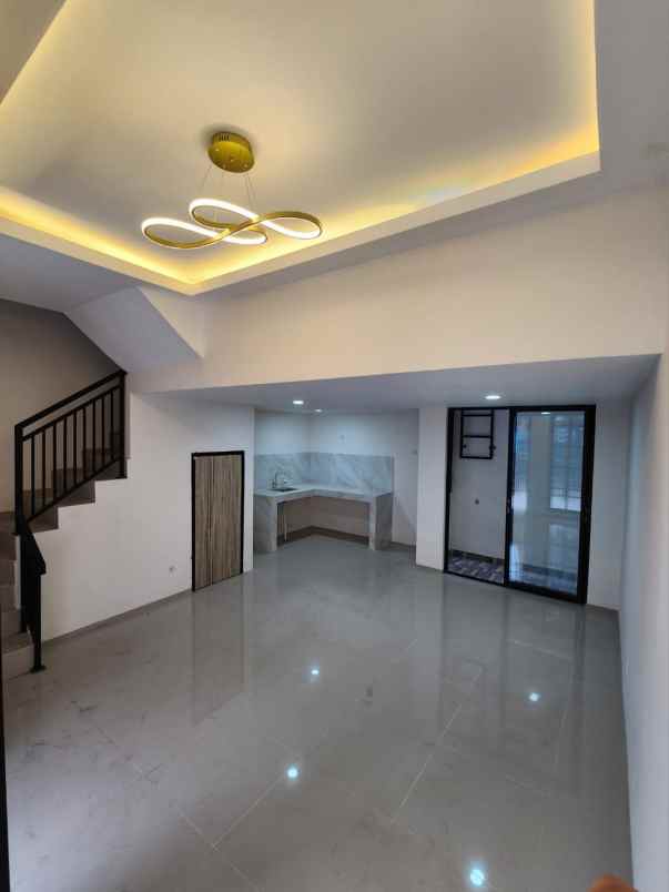 dijual rumah rungkut mapan