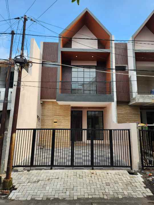 dijual rumah rungkut mapan