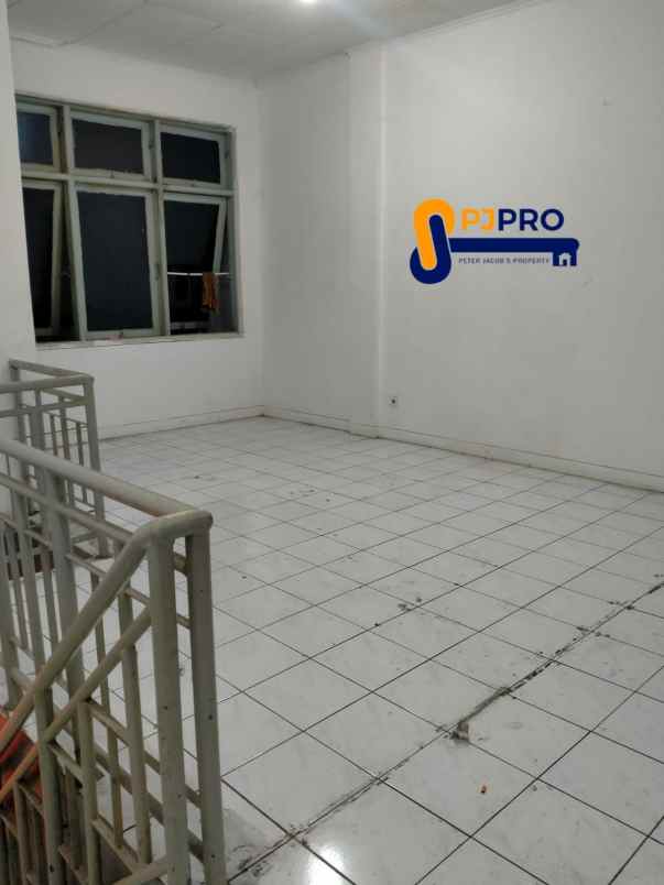 dijual rumah sentra onderdil harapan indah