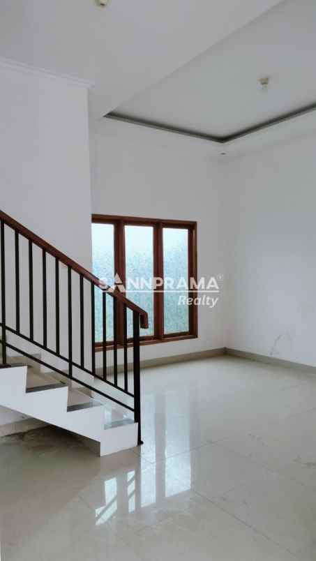 dijual rumah siap huni 2 lantai di cluster sawangan