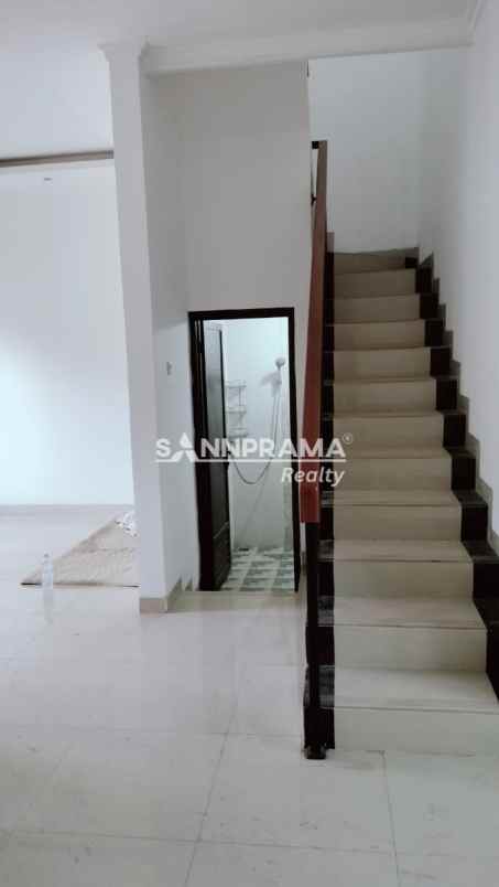 dijual rumah siap huni 2 lantai di cluster sawangan