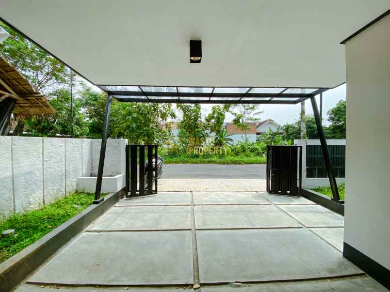 dijual rumah siap huni cantik desain modern di kalasan