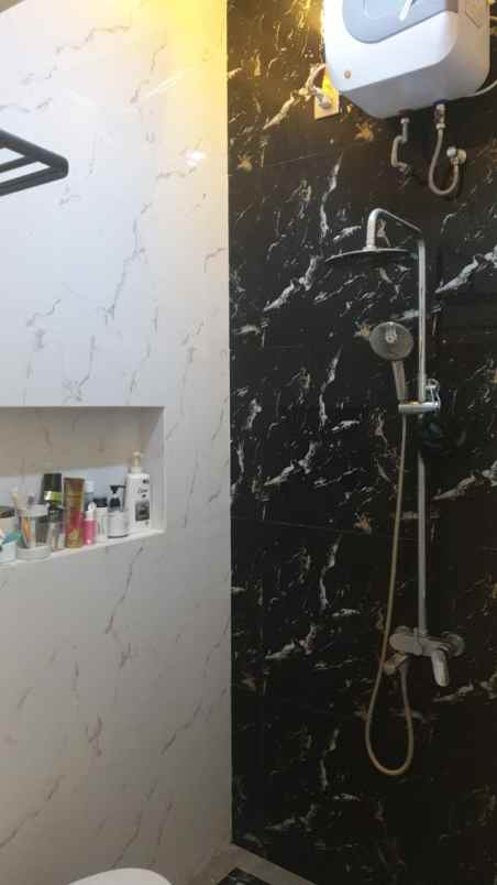 dijual rumah simpang darmo permai selatan