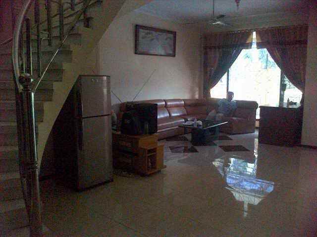 dijual rumah siwalankerto