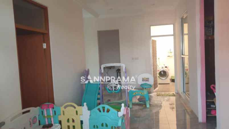 dijual rumah sukamaju