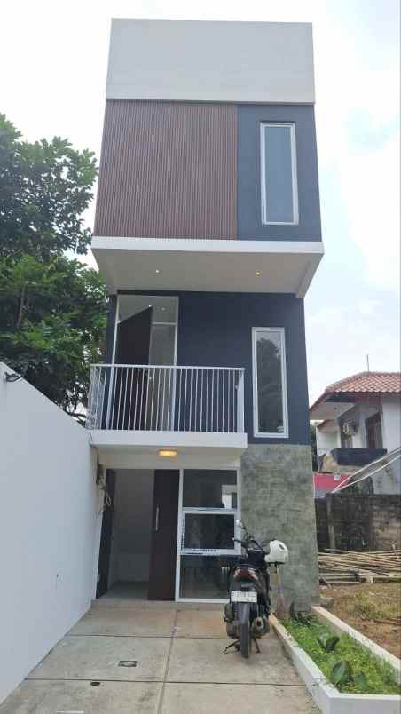 dijual rumah sukamaju