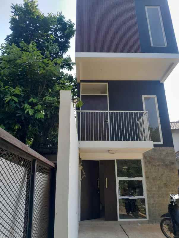 dijual rumah sukamaju