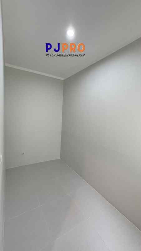 dijual rumah summarecon crown gading