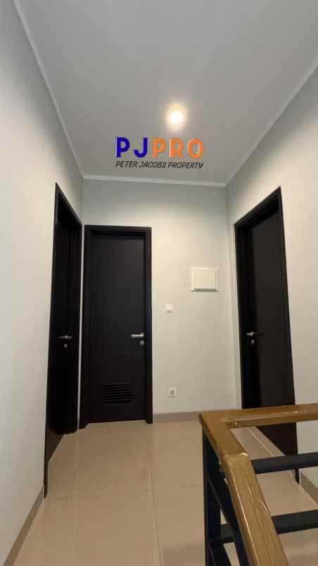 dijual rumah summarecon crown gading