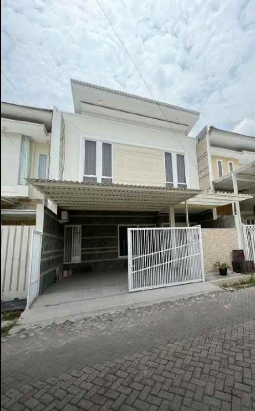 dijual rumah sutorejo