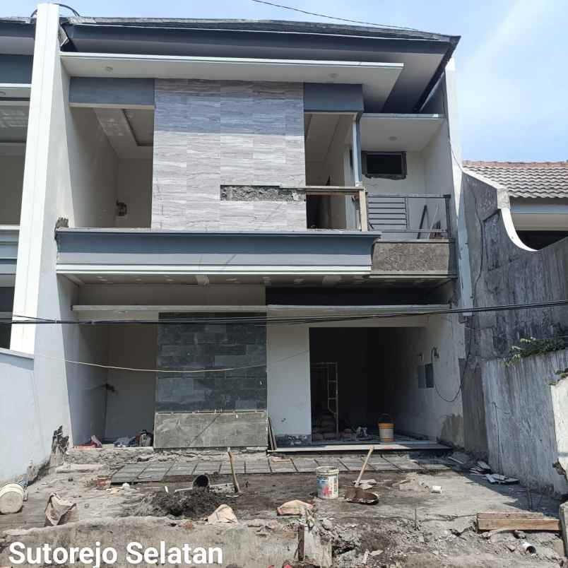 dijual rumah sutorejo