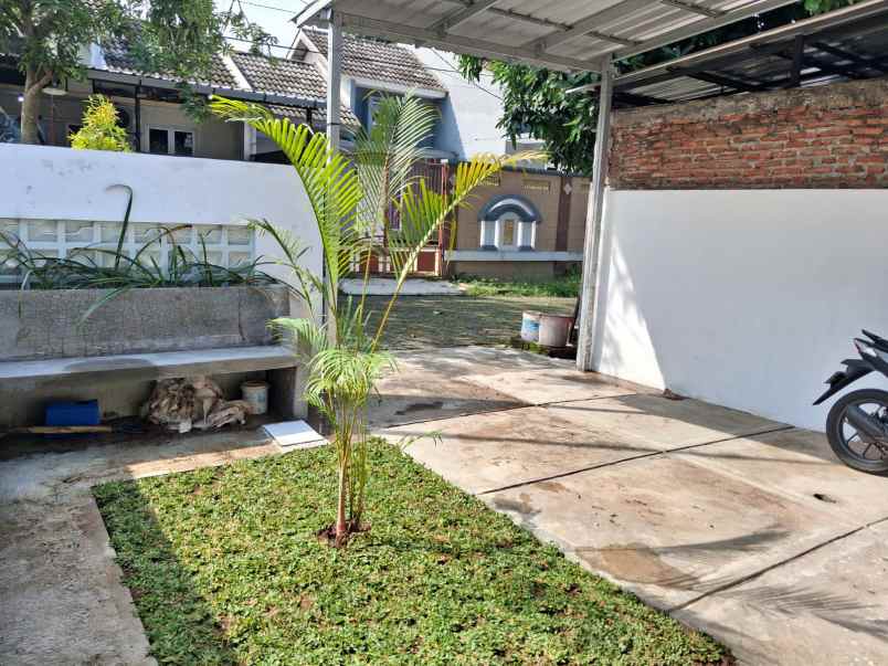 dijual rumah tembalang
