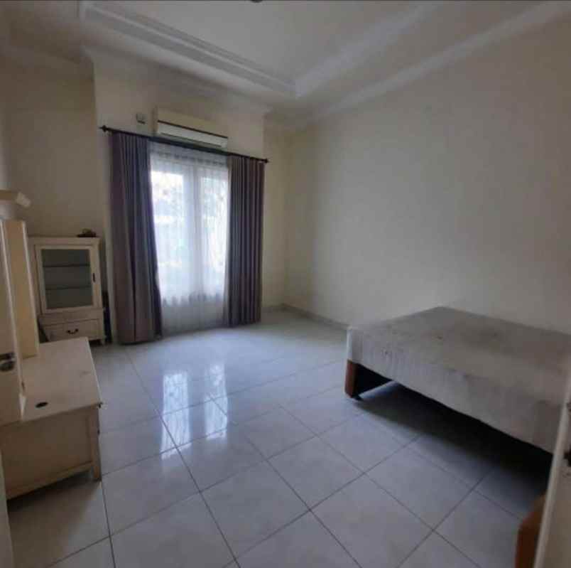 dijual rumah tenggilis