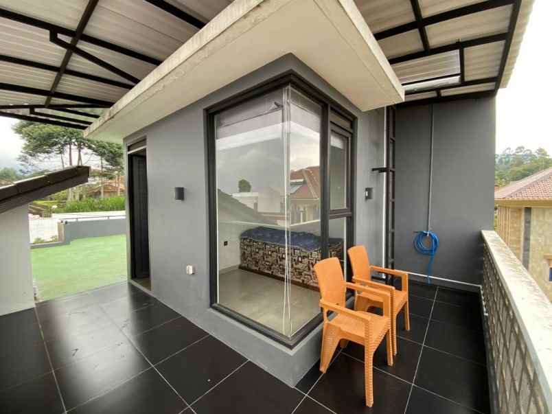 dijual rumah villa 2 lantai di lembang bandung barat