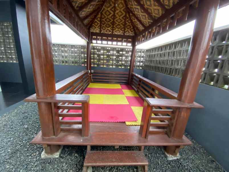 dijual rumah villa 2 lantai di lembang bandung barat