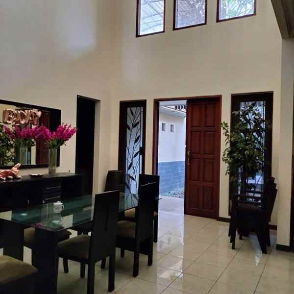 dijual rumah villa galaxy