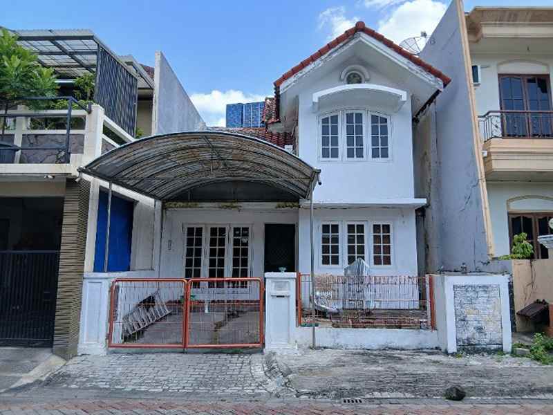 dijual rumah villa valensia pakuwon