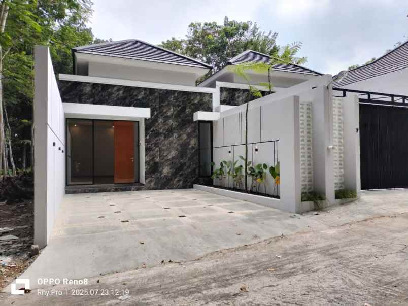 dijual rumah widodomartani ngemplak