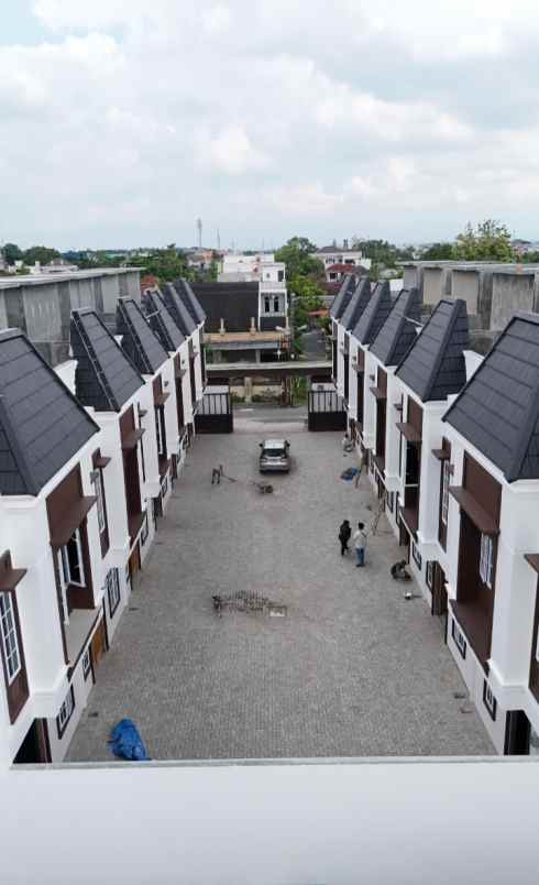 dijual villa jalan sei batu gingging